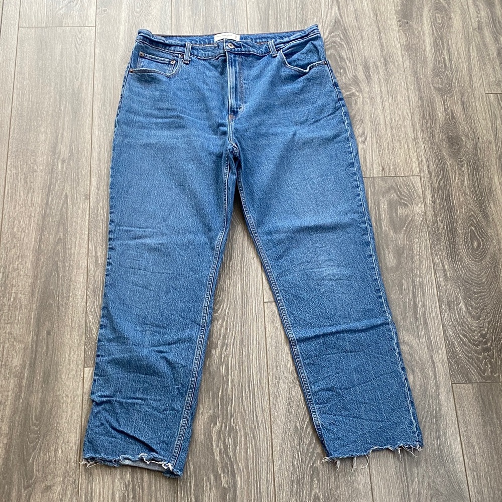 Abercrombie & Fitch - The 90’s Straight Ultra High Rise Jeans - Size 33/16 R